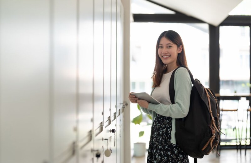 笑顔の大学生